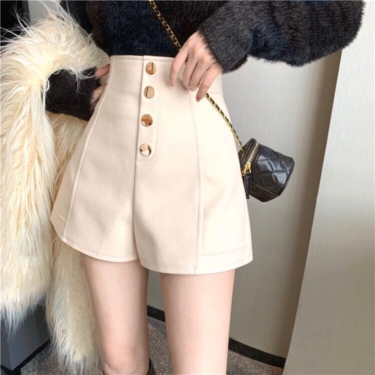 米色高腰假纽扣西装短裤